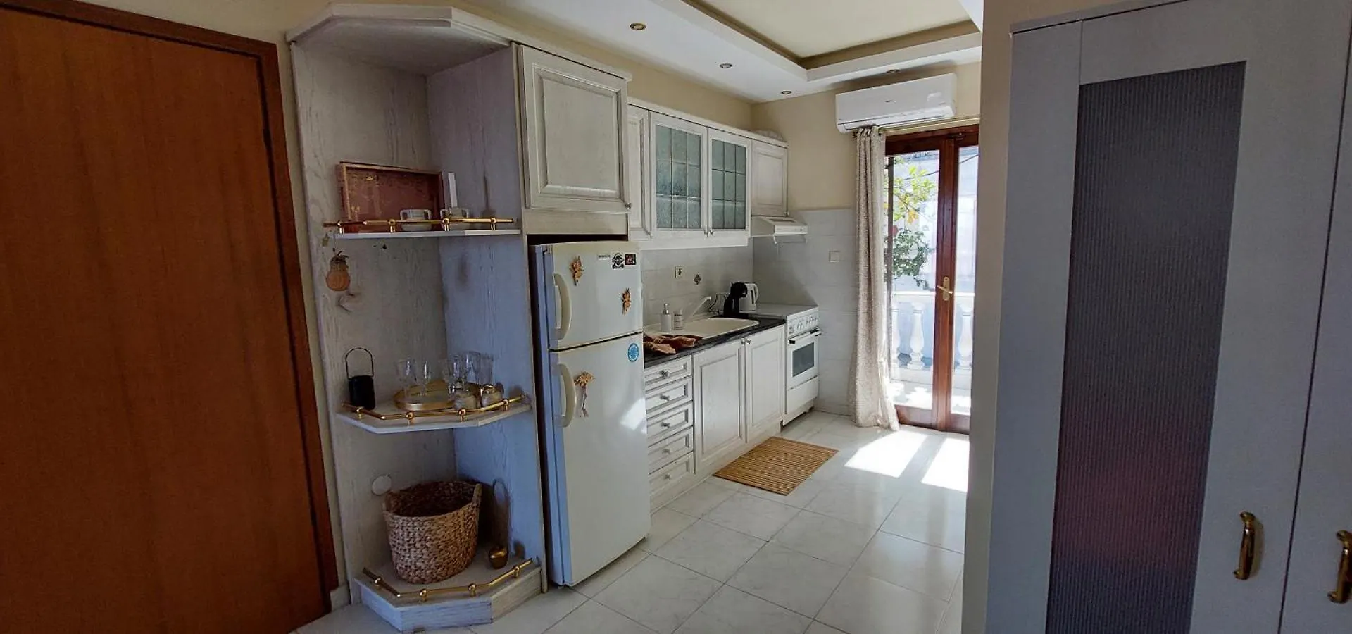 Artemis Apartments Златна Гледка Към Морето Polychrono