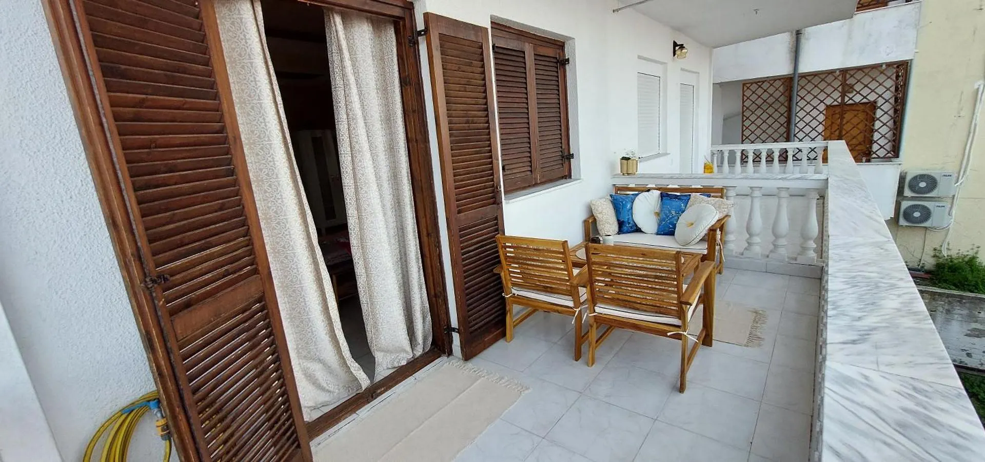 Artemis Apartments Златна Гледка Към Морето Polychrono